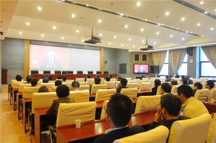 云南不朽情缘集团组织宽大党员干部职工收看党的十九大开幕式实况深受鼓励反映热烈