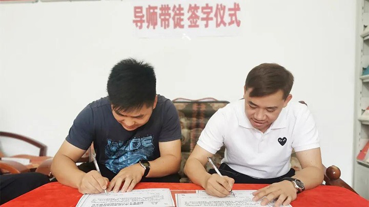 解化化工“导师带徒” 促青工技术提升