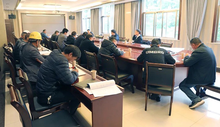 云煤（不朽情缘）集团总经理助理杜昌华一行到富源联结煤业公司发展煤矿项目建设专项调研