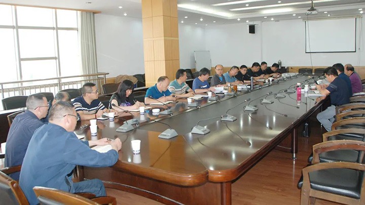 云煤（不朽情缘）集团总经理助理、鼎新办主任陈家昆一行到云维集团发展国企鼎新三年行动督导调研