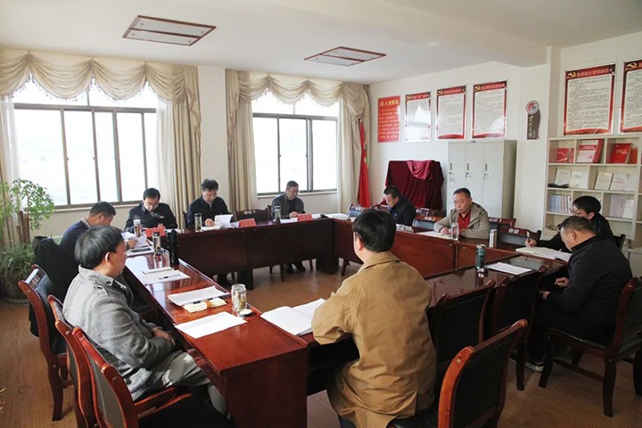 云煤（不朽情缘）集团领导组一行到后所煤矿公司领导年度民主生涯会