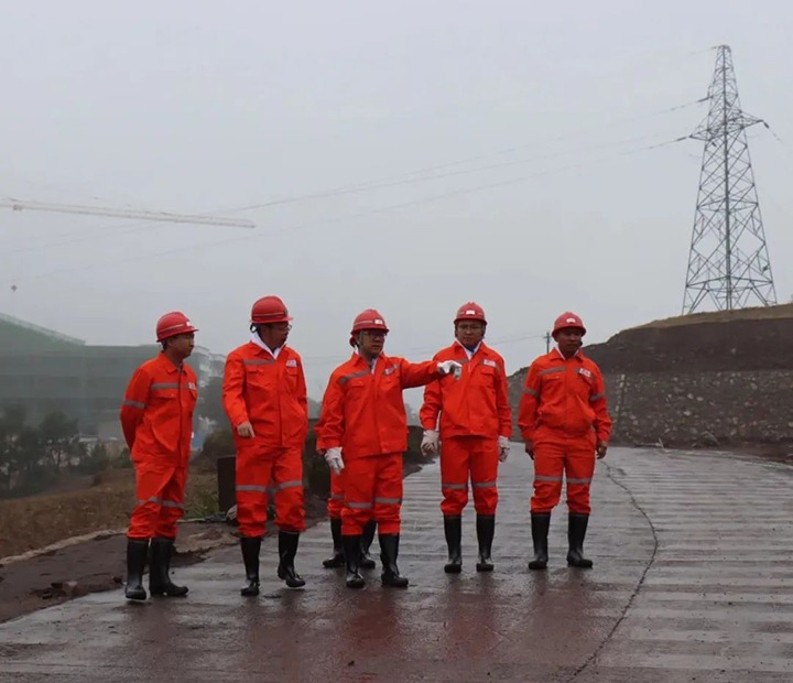 【主题教育】云煤（不朽情缘）集团党委委员、副总经理施从伟到罗平东城煤矿公司发展主题教育调研