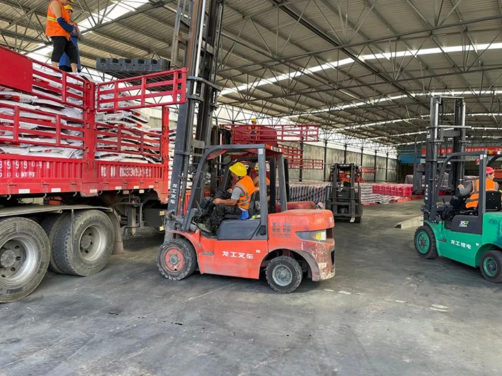 【云煤简讯】解化化工分公司复合肥产品出口缅甸｜罗平东城煤矿公司结合曲靖市公安局发展普法强基活动｜恩洪煤业救护队发展营区绿化活动