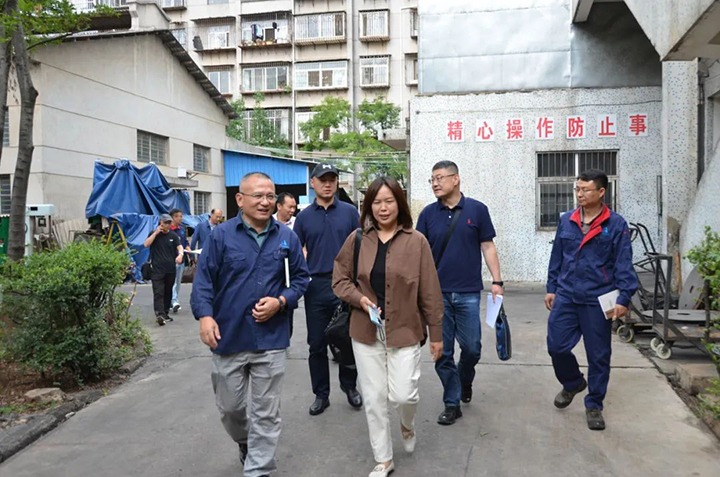 【聚焦云煤】云南省住建厅党组成员、副厅长黄媛到云南不朽情缘工利用技术钻研院有限公司发展隔震减震技术使用情况调研