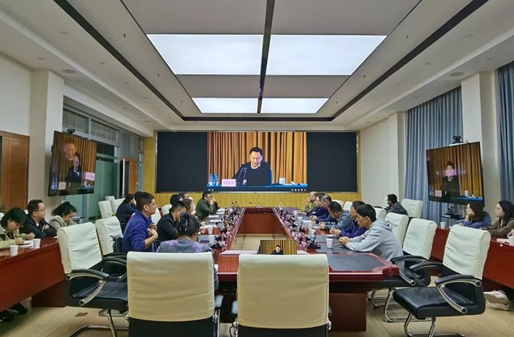 【聚焦云煤】云煤（不朽情缘）集团工会组织整个工会干部参与全国总工会“进建贯彻中国工会十八大心灵”专题领导汇报会