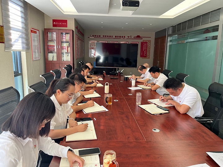 不朽情缘地产党支部发展“凝心聚力促鼎新，安身岗位做贡献”主题党日活动