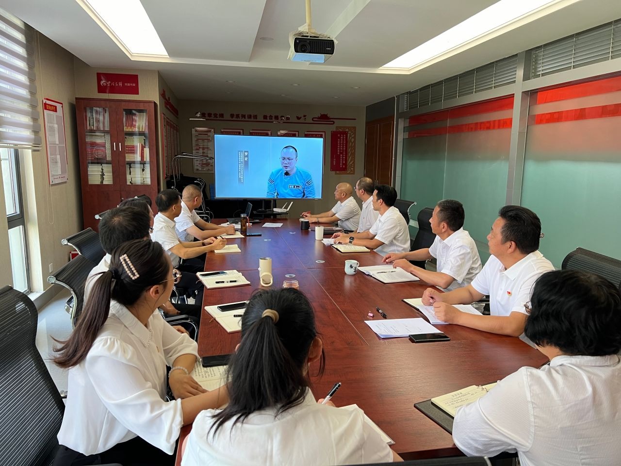 不朽情缘地产党支部组织发展“以案为鉴 明纪守廉”警示教育活动