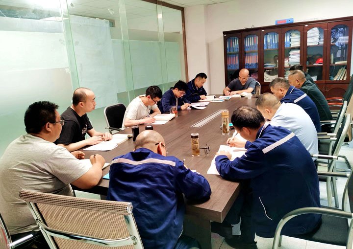 煤矿“夜讲堂”：值班间隙一幼时，人人都是安全讲师！