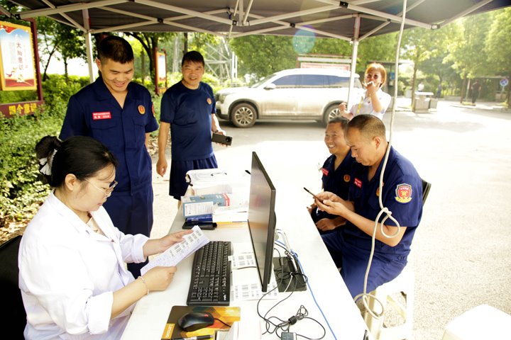 以热血为灯，照亮性命之路——镇雄煤业爱心献血活动暖心闭幕
