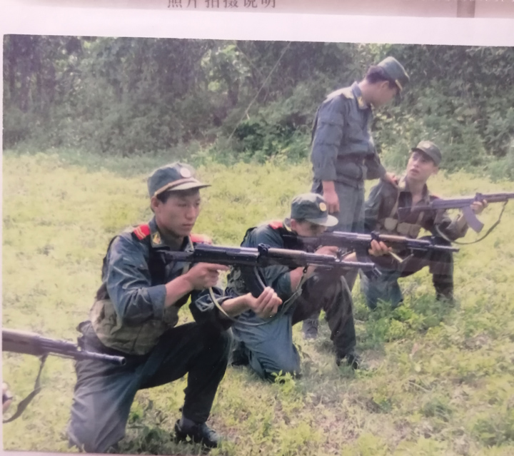 9.安青春在队列照片 （左一）.jpg